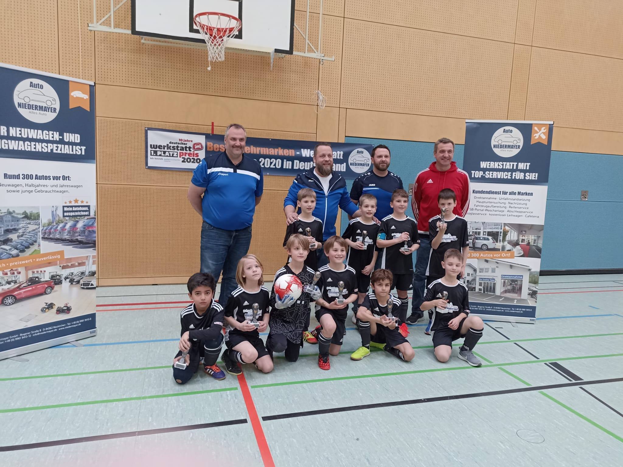 Jugend Fußballmannschaften nahmen mit Erfolg am AUTO NIEDERMAYER CUP teil