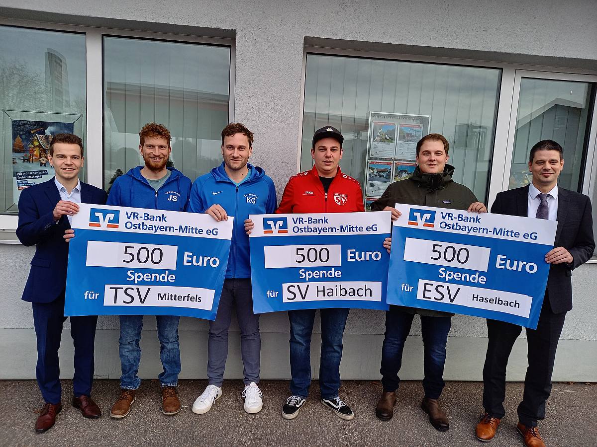 Großzügige Spende der VR-Bank Ostbayern Mitte