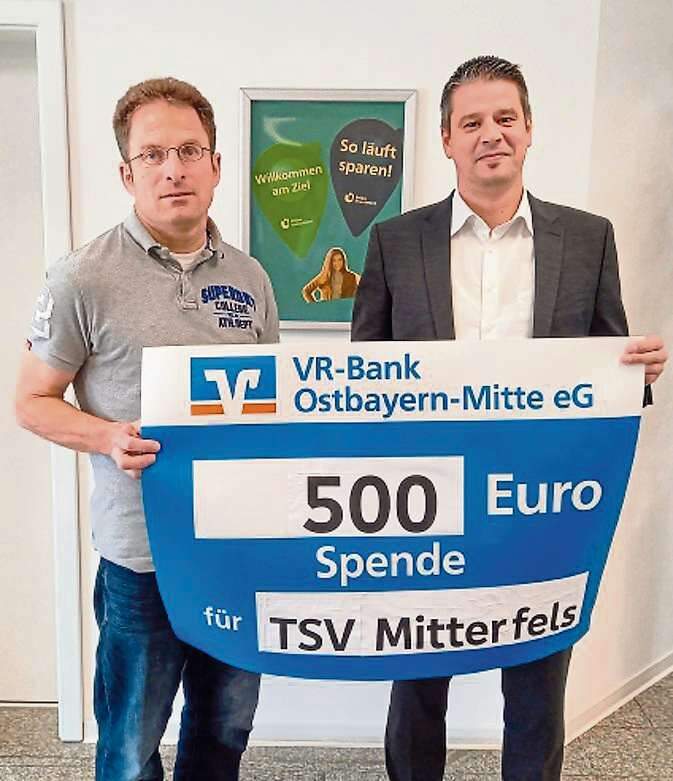Spende der Volksbank Miterfels für die Jugendarbeit des TSV