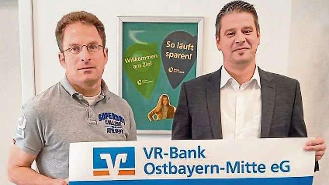 Spende der Volksbank Miterfels für die Jugendarbeit des TSV